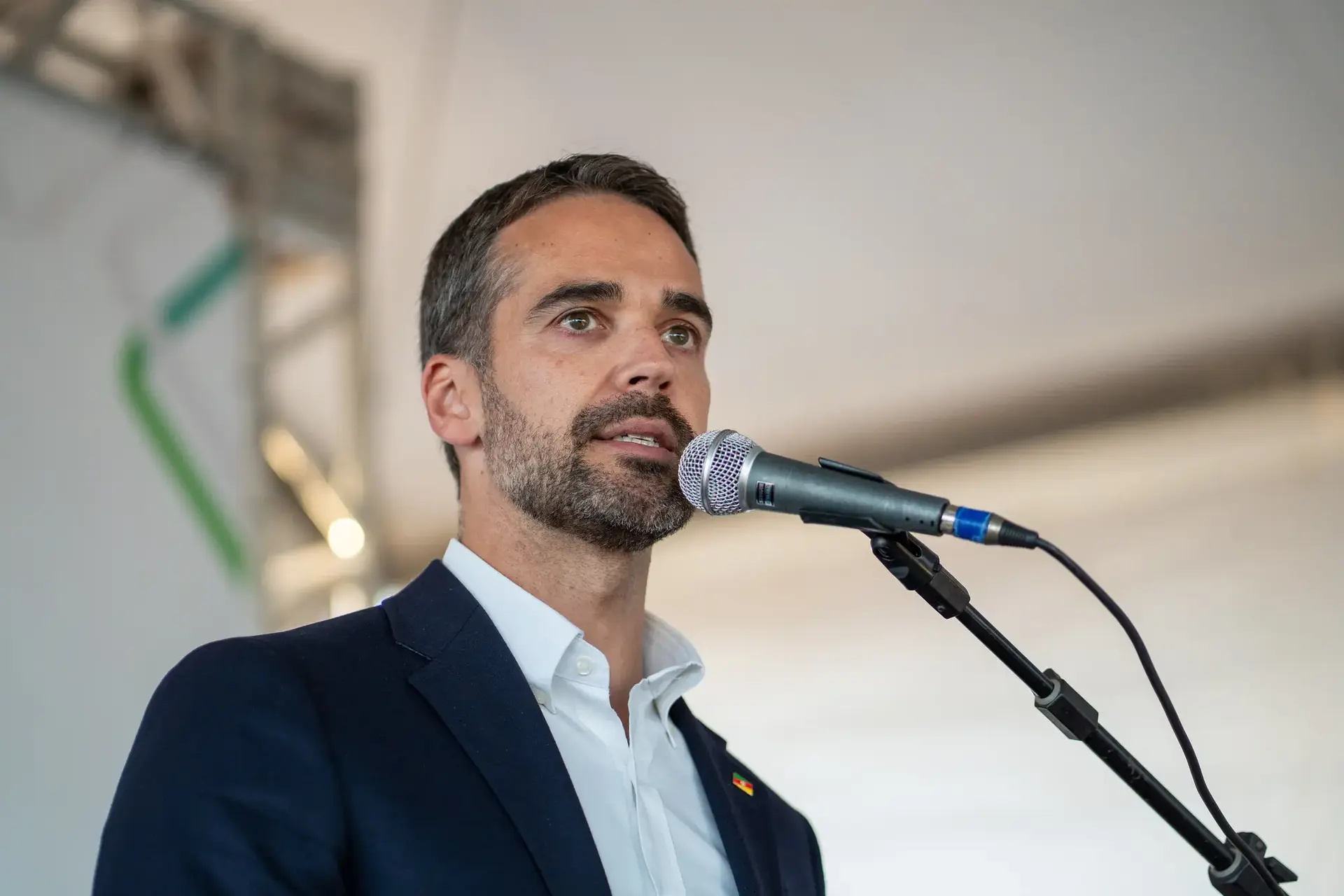 Nas redes sociais, Leite declarou que o seu destino será decidido no final do mês de abril.
