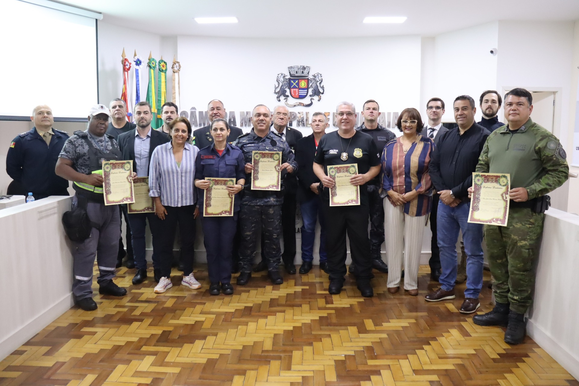 O Diploma Tiradentes, instituído pela Lei nº 5.510/2023, é concedido como reconhecimento à liderança, à dedicação e à bravura