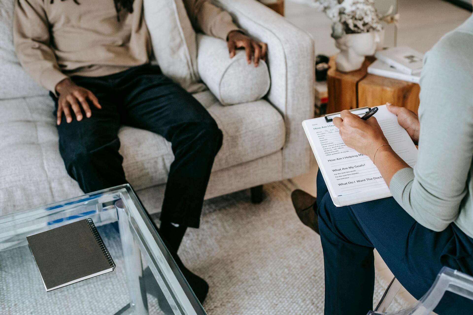 A proposta visa institucionalizar ações integradas e permanentes para combater e prevenir casos de sofrimento psíquico, automutilação e suicídio
