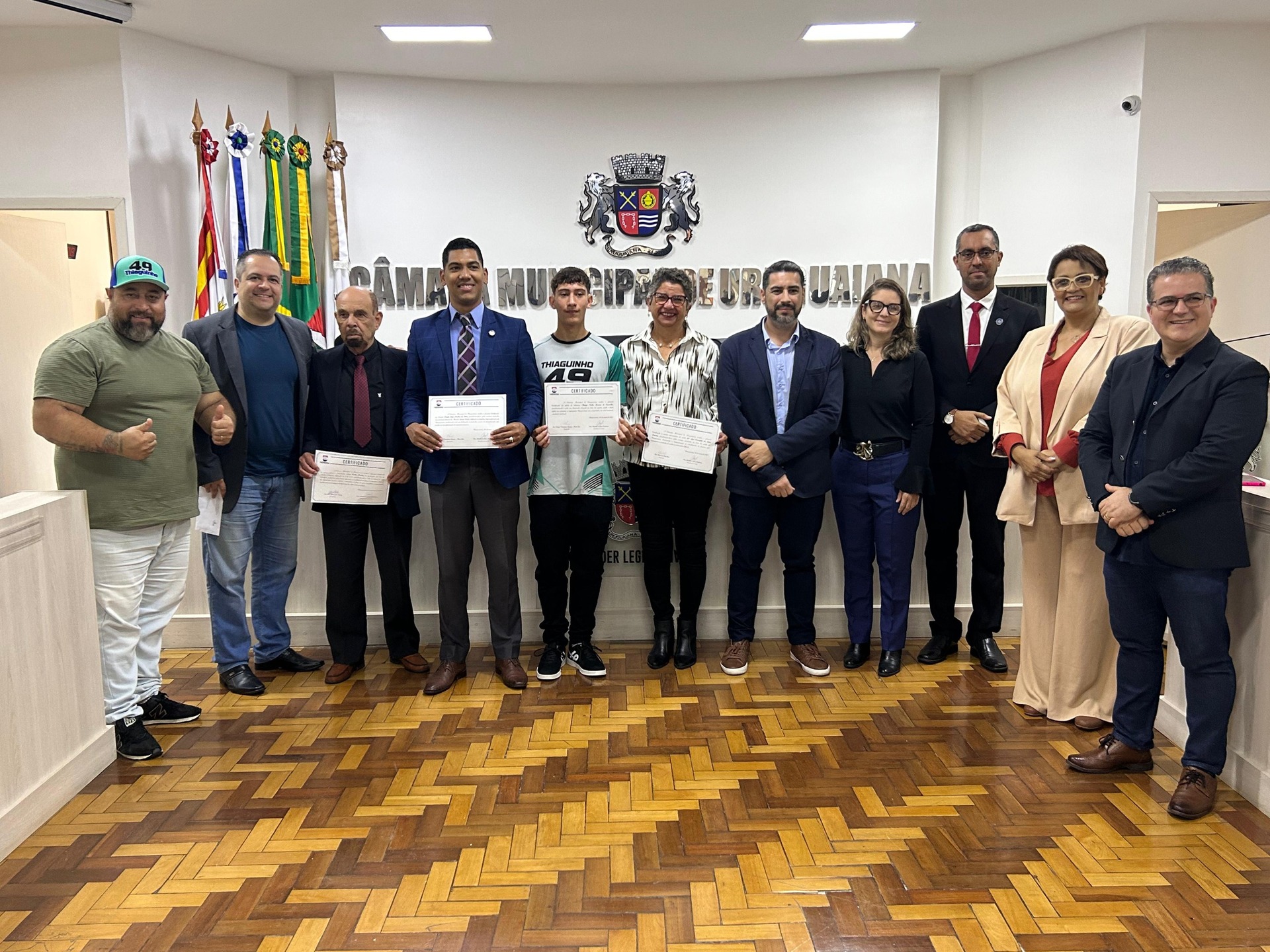As moções são votadas pelo plenário e aprovadas nas sessões ordinárias