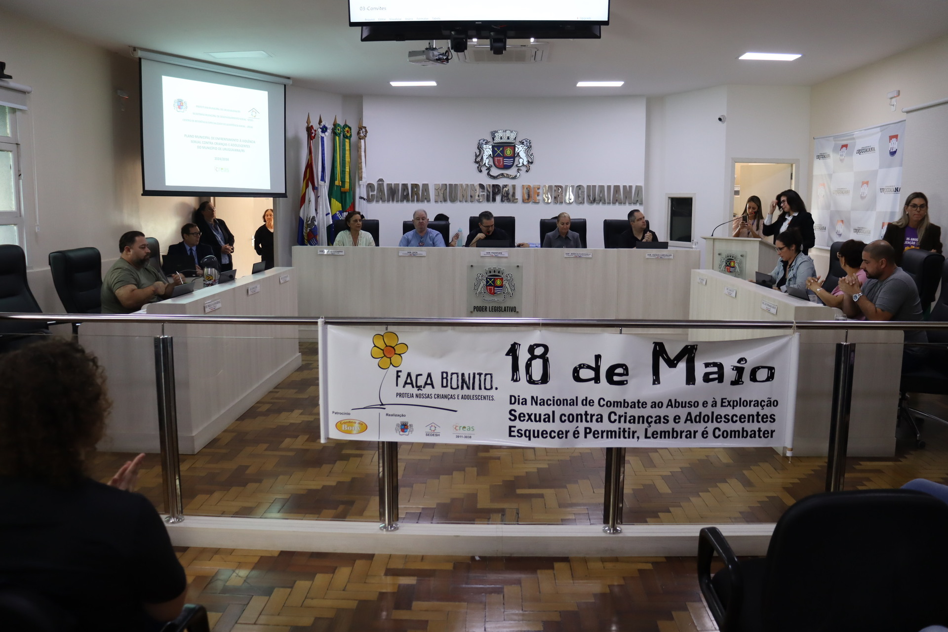A Câmara de Uruguaiana instalou a Frente Parlamentar de Combate ao Abuso e Exploração Sexual de Crianças e Adolescentes, buscando ações coordenadas contra esses crimes.