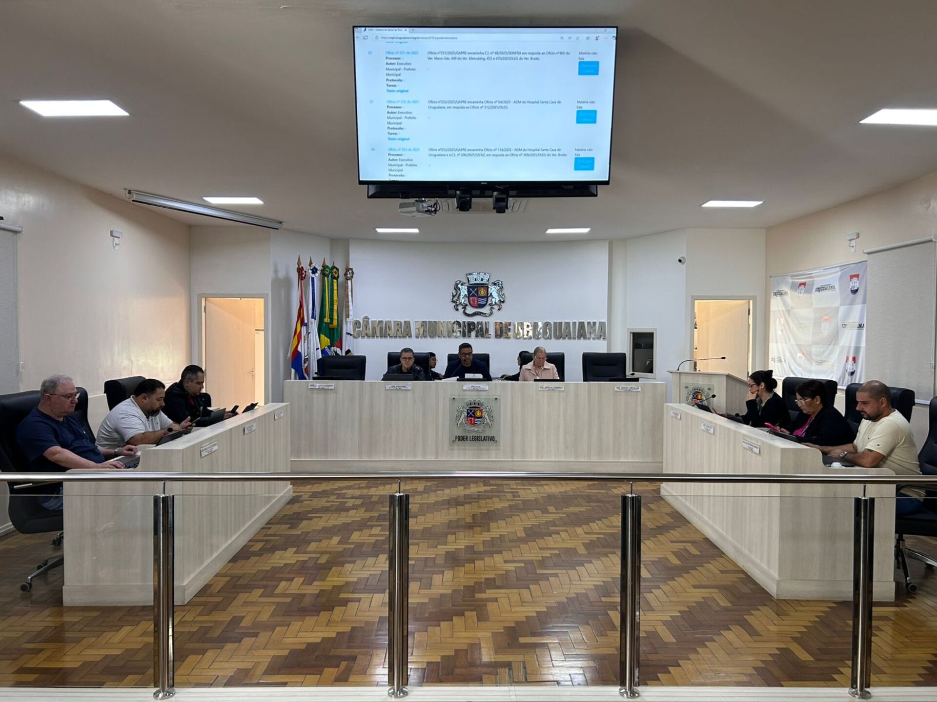 A sugestão de projeto de lei anexa à indicação deve ser agora analisada pelos setores competentes da Prefeitura