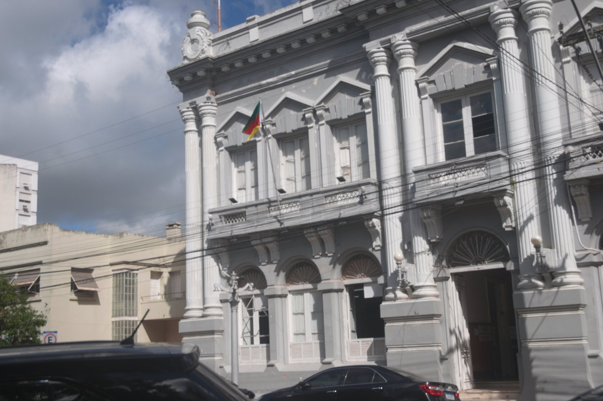 A matéria sobe de nível V para nível VII os cargos de: Agente de Contratação, Gestor do Sistema de Registro de Preços e Tesoureiro.