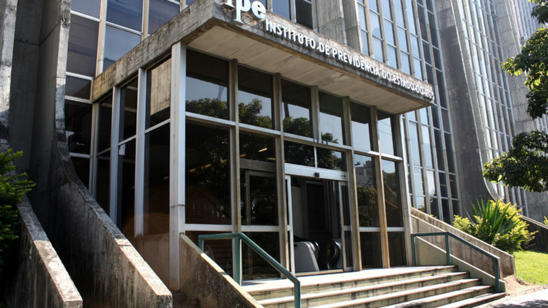 O projeto ainda estabelece que o reajuste das mensalidades será feito anualmente no mês de junho, com base no Índice Nacional de Preços ao Consumidor Amplo (IPCA)