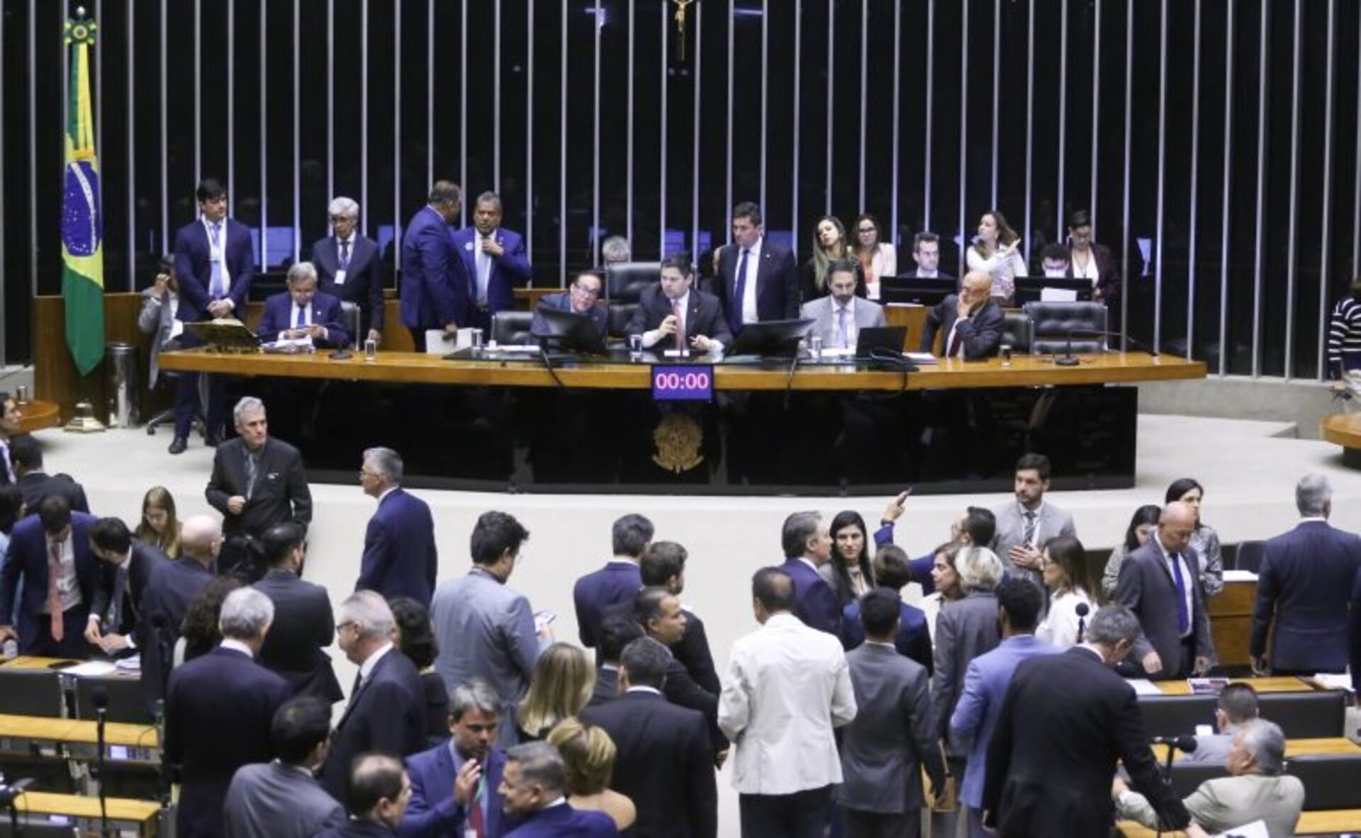 Um dos principais pontos foi a derrubada do veto que dispensa aposentados por invalidez e beneficiários do BPC da necessidade de revisão médica pericial