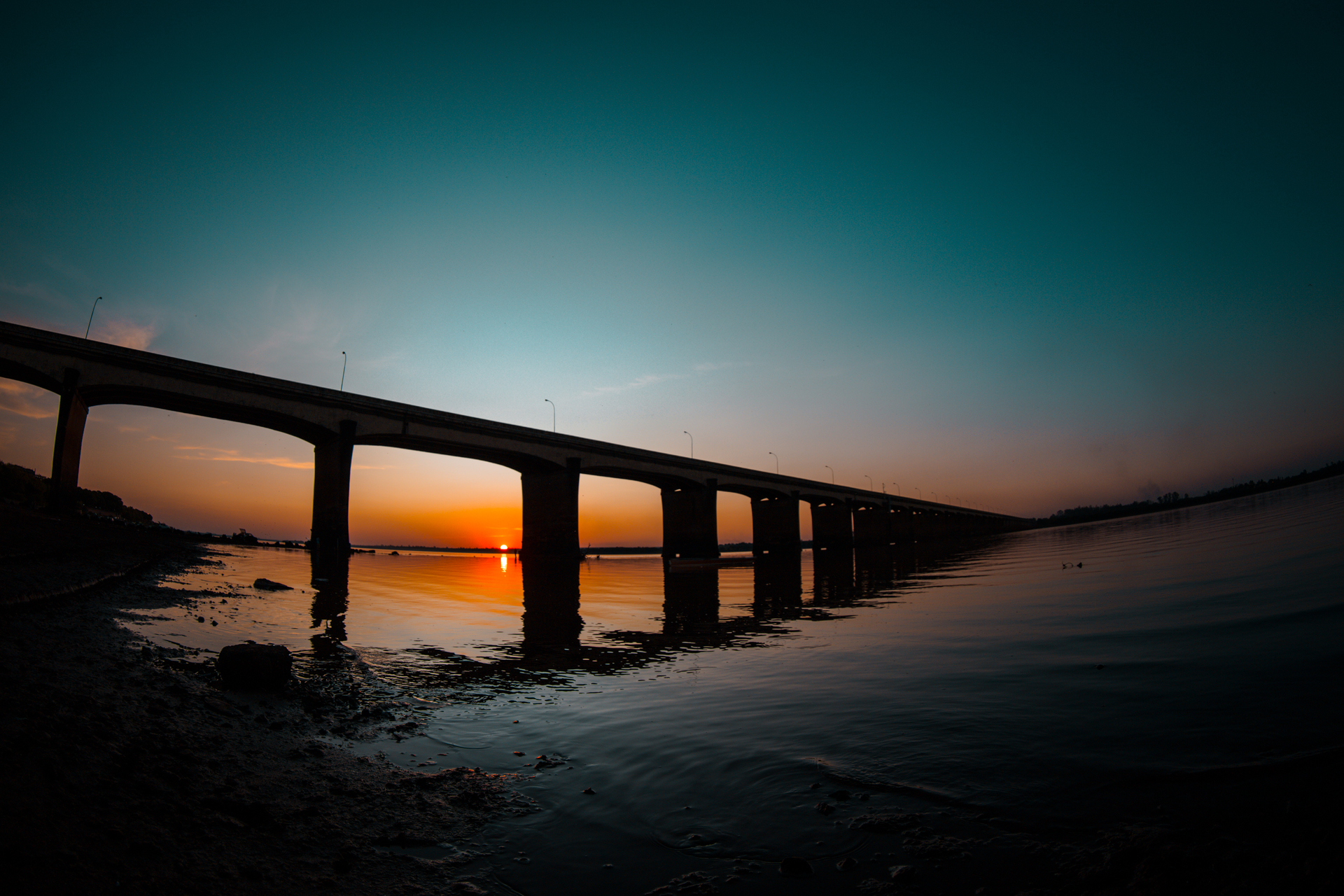 Uruguaiana possui duas pontes principais sob responsabilidade da frente: a Ponte Internacional e a Ponte do Ibicuí (liga Uruguaiana a Itaqui pela BR-472).