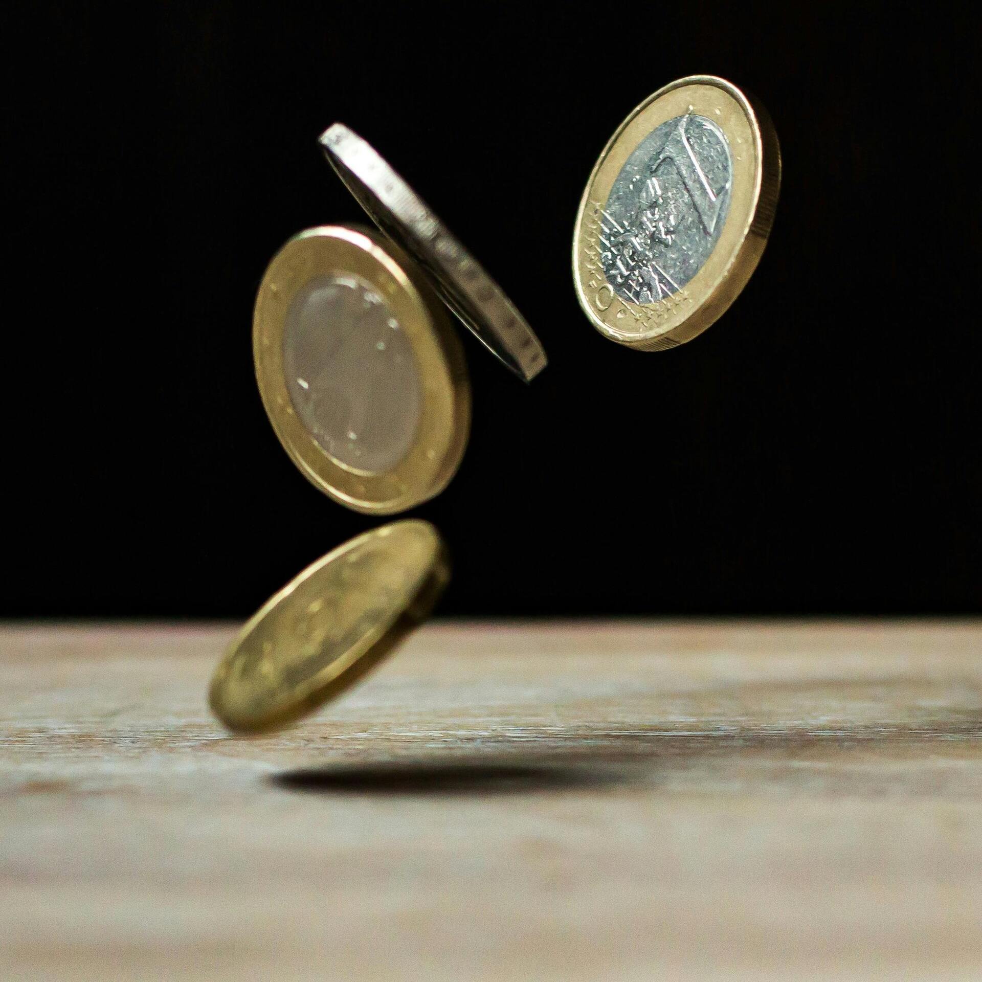 O projeto contempla cinco faixas salariais, estabelecidas de acordo com o setor de atuação