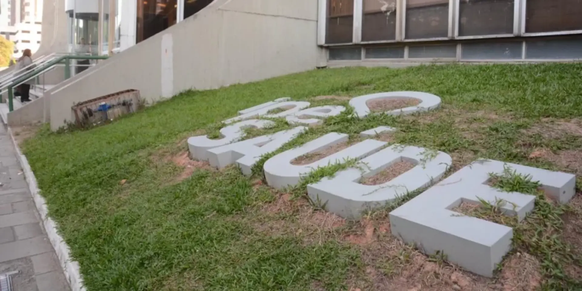 O projeto ainda estabelece que o reajuste das mensalidades será feito anualmente no mês de junho, com base no Índice Nacional de Preços ao Consumidor Amplo (IPCA)