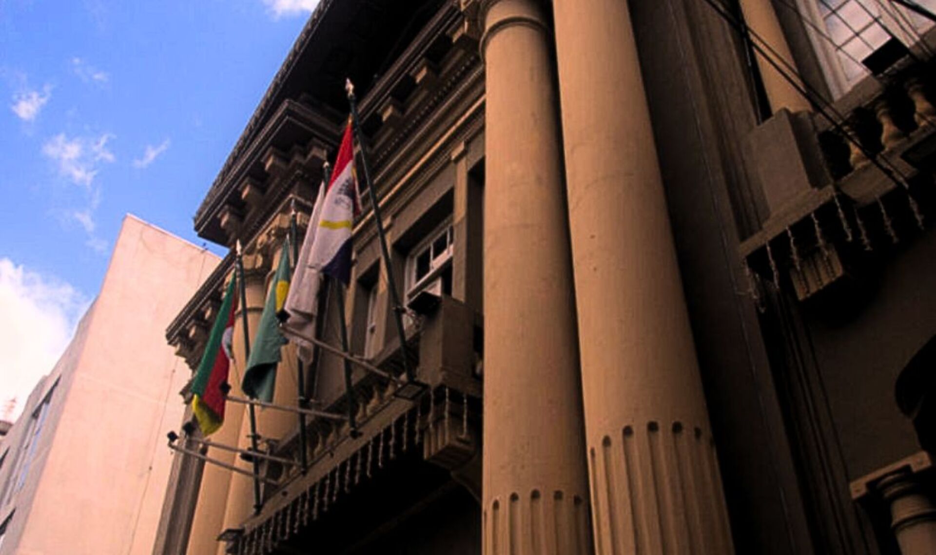 Após o recesso, os vereadores têm uma pauta variada para votar.