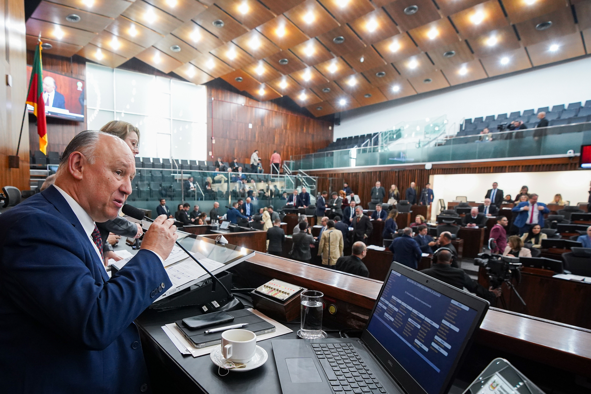 Para 2026, a projeção do Executivo é de um déficit primário de R$ 5,2 bilhões