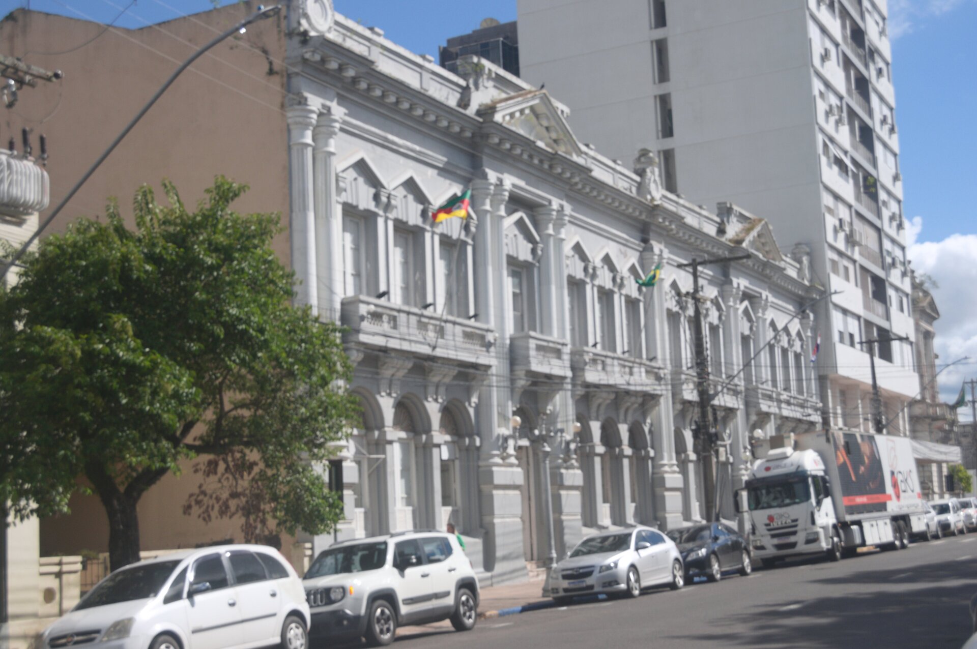 Os recursos são utilizados principalmente para pagamento de pessoal, manutenção de serviços públicos e investimentos em infraestrutura local