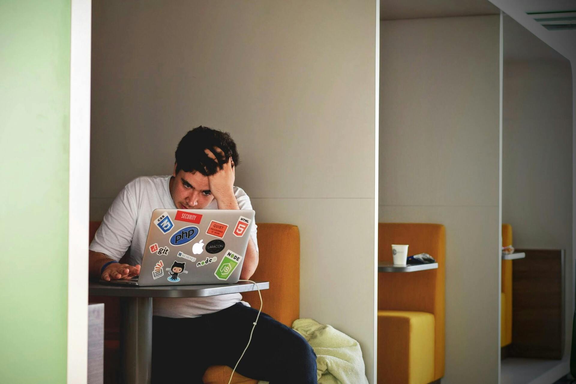 Vereador propõe Feira de Empregos em Uruguaiana para conectar empresas locais e candidatos, facilitando o acesso a vagas no mercado de trabalho.