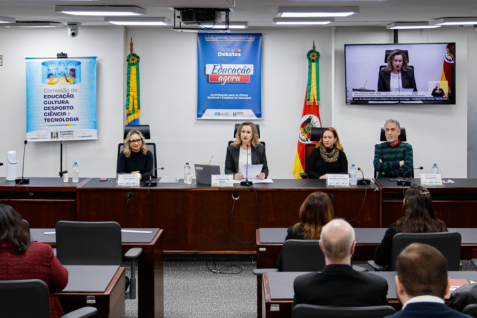 A Comissão de Educação da Assembleia Legislativa do RS lançou nesta sexta (8/8) o ciclo “Educação Agora”, com audiências públicas para debater desafios da educação no estado. O primeiro encontro, em Porto Alegre, focou no enfrentamento à violência e valorização da escola como espaço seguro e acolhedor.