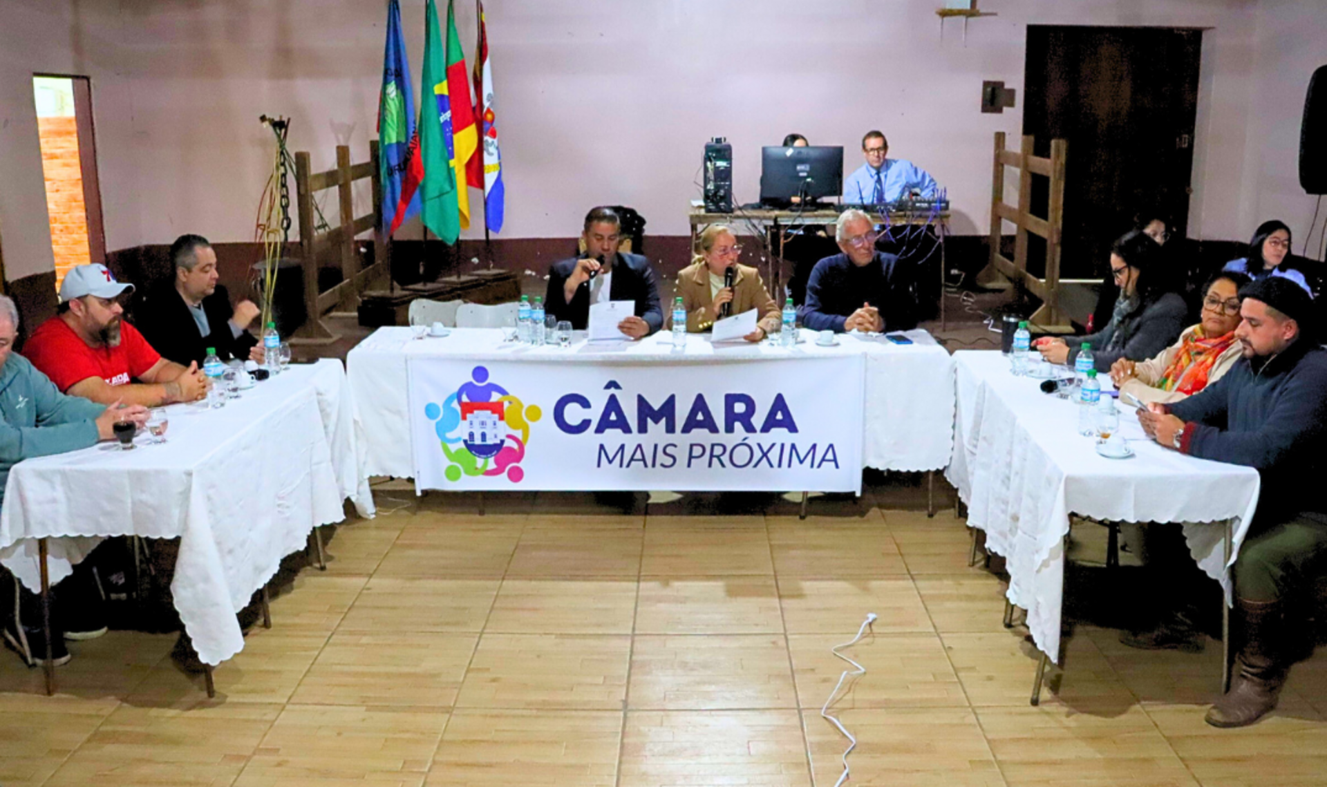 Sessão da Câmara Mais Próxima no Bairro Santo Inácio combinou debate, cultura e registro de demandas da população