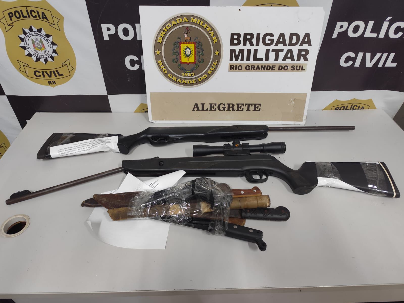 OAB Barro Preto - Dois homens são presos por ameaça e porte ilegal de arma na BR-290
